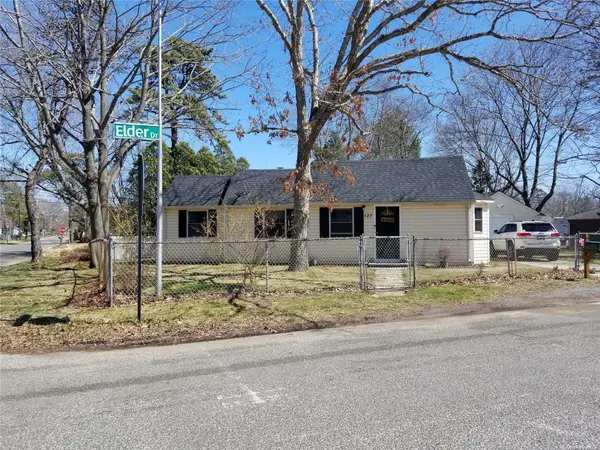 127 Elder Dr, Mastic Beach, NY 11951