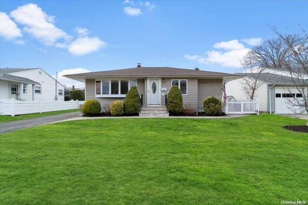157 Dartmouth DR, Hicksville, NY 11801