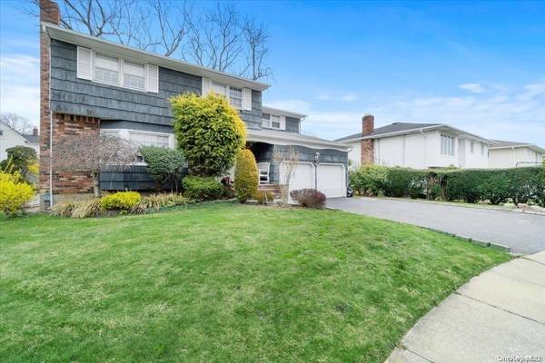 2449 Seebode CT, Bellmore, NY 11710