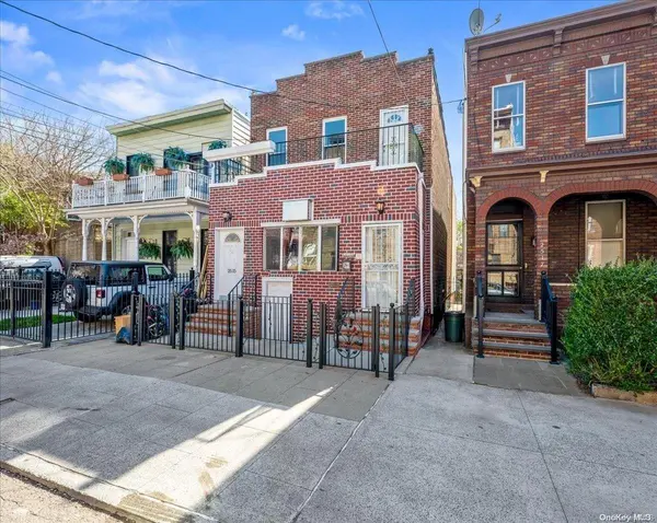 25-15 18th ST, Astoria, NY 11102