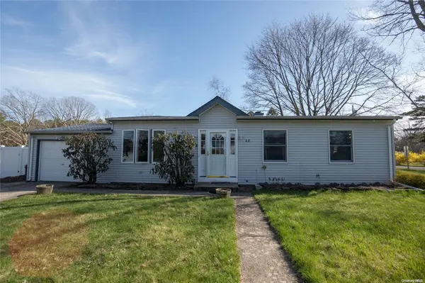 48 E Belmont ST, Bay Shore, NY 11706