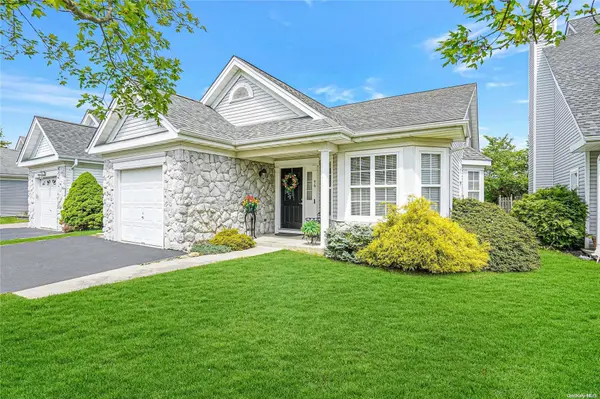46 Ethan CIR #46, Middle Island, NY 11953