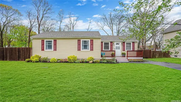 129 Neptune AVE, Mastic, NY 11950