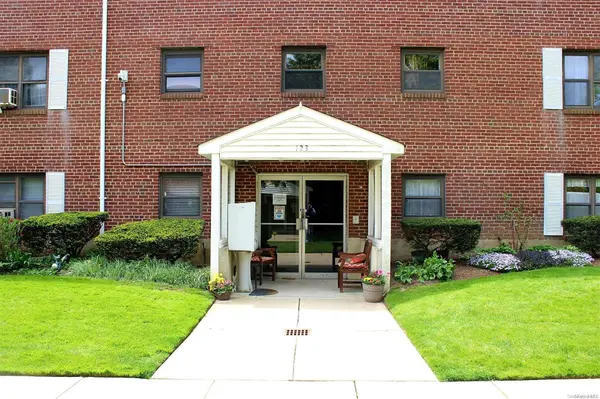 123 Park AVE #2B, Amityville, NY 11701