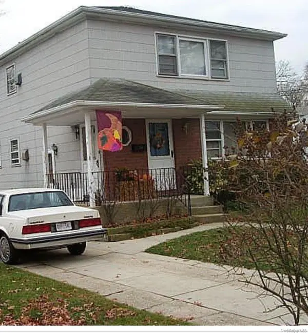 30 Howard PL, Lynbrook, NY 11563