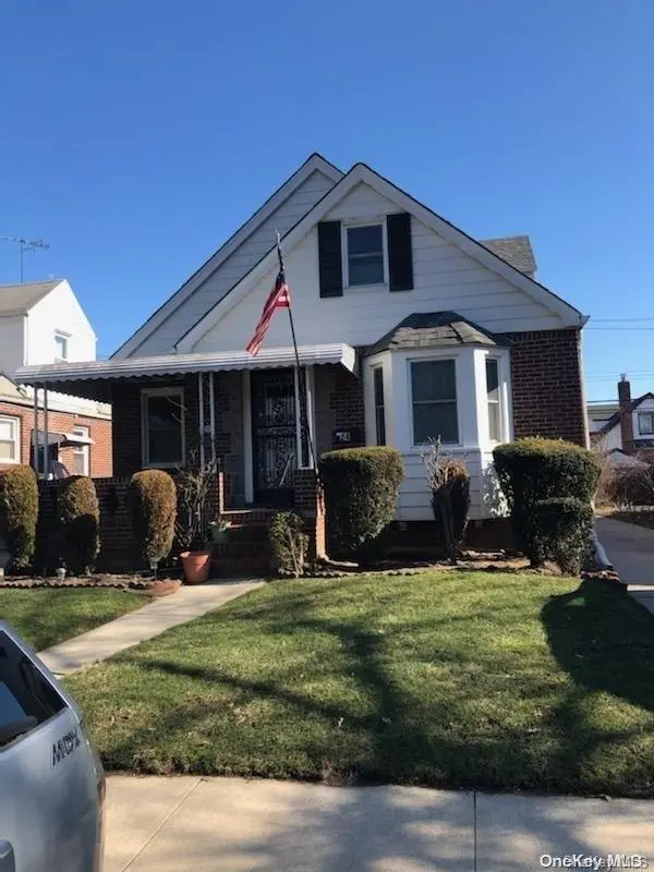 24 Wellington RD, Elmont, NY 11003