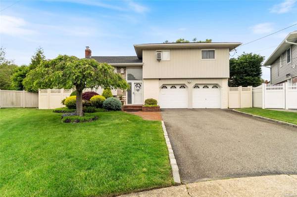 925 Lawrence CT, North Bellmore, NY 11710
