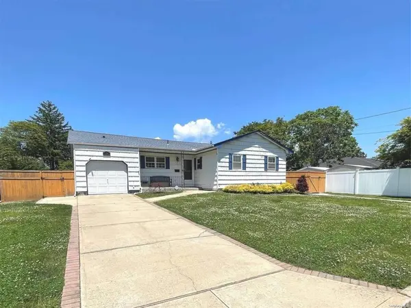 3 Brooklyn ST, Deer Park, NY 11729