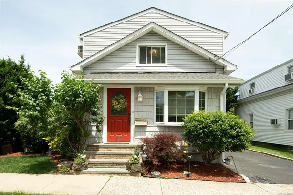 870 Maloon AVE, Franklin Square, NY 11010