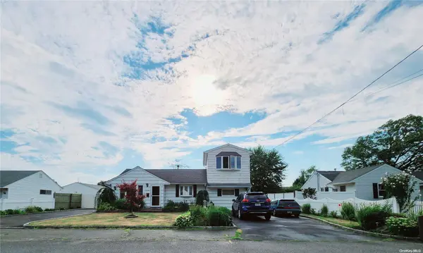 1074 Courtland DR, Bay Shore, NY 11706
