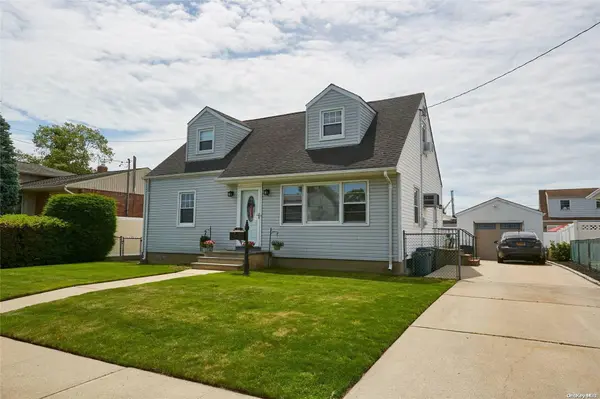 40 Michel AVE, Farmingdale, NY 11735