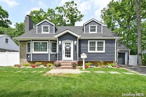 93 Marion AVE, Merrick, NY 11566