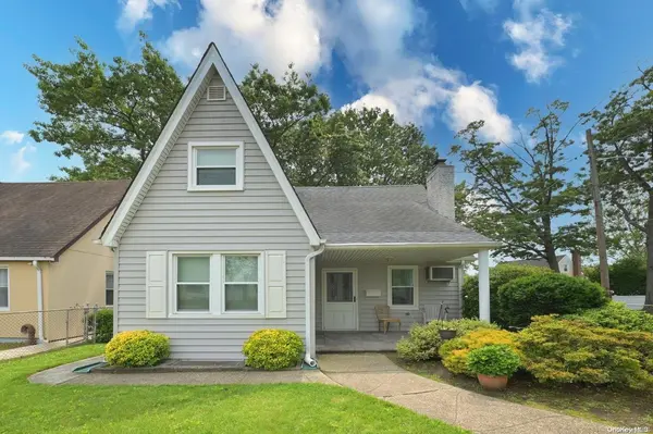 22 Foster AVE, Valley Stream, NY 11580