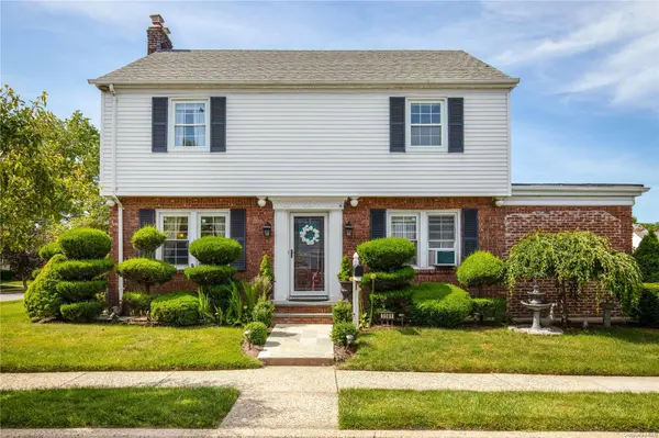 1101 Lowell AVE, New Hyde Park, NY 11040