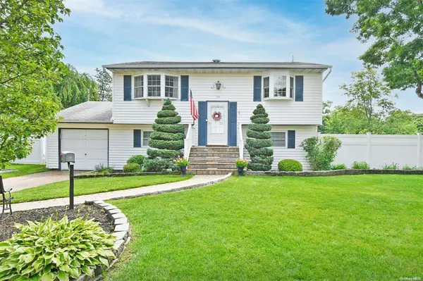 44 Kent LN, Centereach, NY 11720