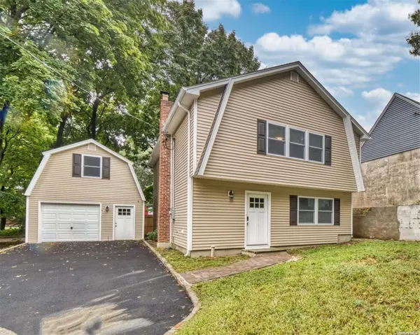 2 Hillwood DR, Huntington Station, NY 11746