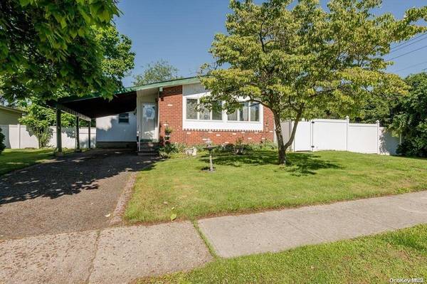 3520 Courtney LN, Bethpage, NY 11714