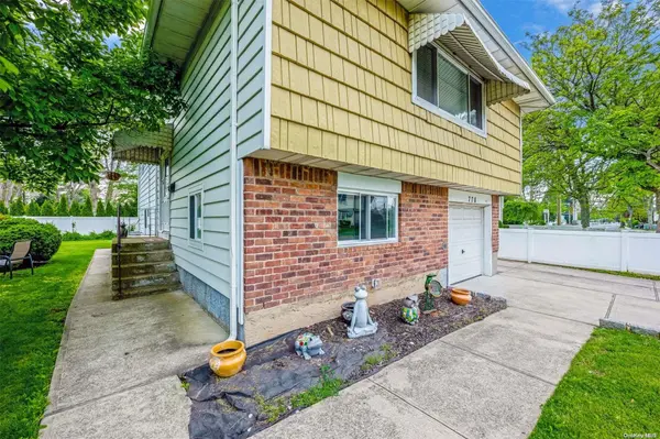 778 Stewart AVE, Bethpage, NY 11714
