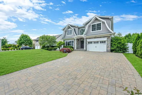 2069 Lake End RD, Merrick, NY 11566