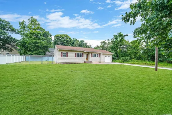 26 Laurel AVE, Riverhead, NY 11901