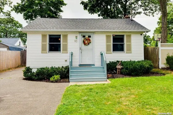 90 Denton ST, Patchogue, NY 11772