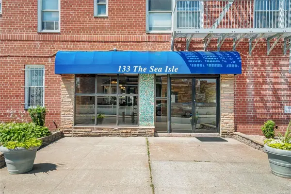 133 Beach 120 St #4A, Rockaway Park, NY 11694