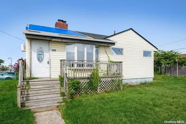 250 Hudson AVE, Freeport, NY 11520