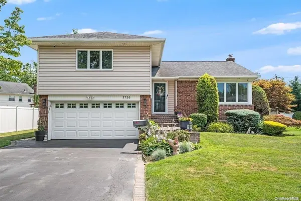 3726 Lynn LN, Wantagh, NY 11793