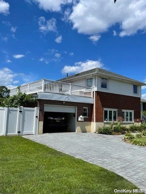 76 6 ST, Hicksville, NY 11801