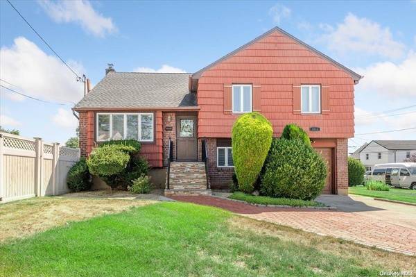 3043 Verity LN, Baldwin Harbor, NY 11510