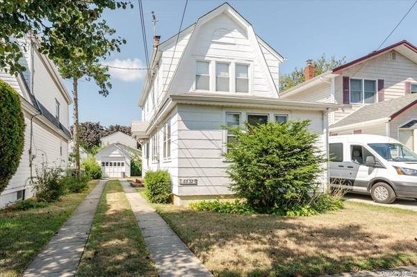 85-32 261st ST, Floral Park, NY 11001