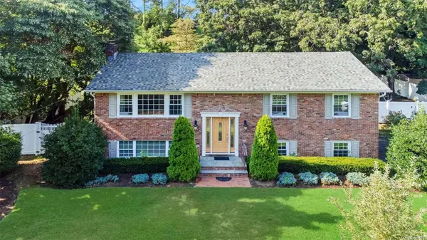 13 Detmer RD, Setauket, NY 11733