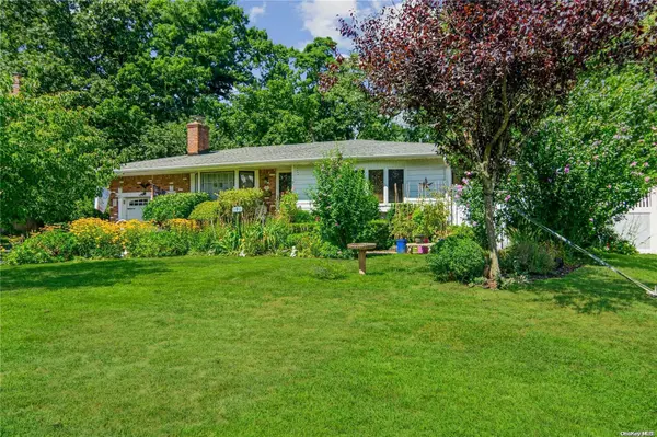 9 Evon LN, Saint James, NY 11780