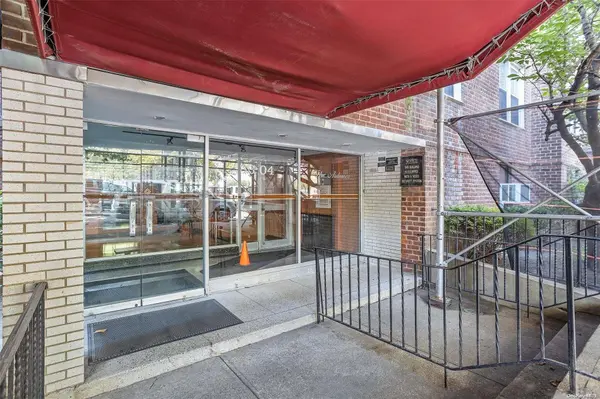 33-04 93 ST #3X, Jackson Heights, NY 11372