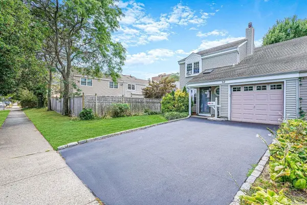 52 5th AVE, Bay Shore, NY 11706