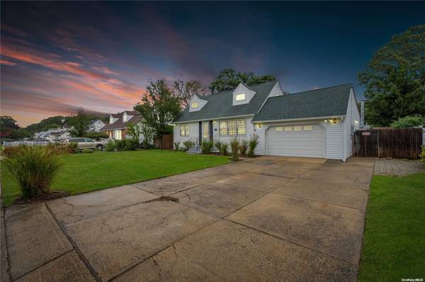65 Center ST, Lake Ronkonkoma, NY 11779