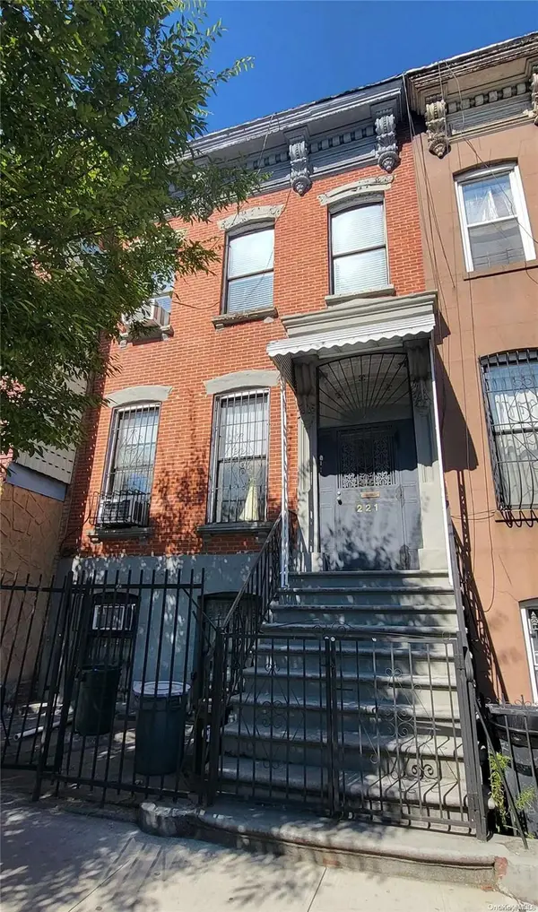221 S 4th ST, Brooklyn, NY 11211