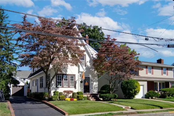 65 Park BLVD, Malverne, NY 11565