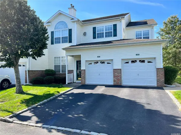 167 Constantine Way #167, Mount Sinai, NY 11766