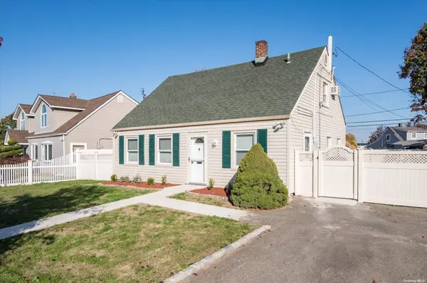 49 Clay LN, Levittown, NY 11756