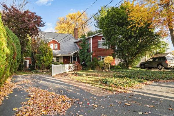 2501 Lefferts PL, Bellmore, NY 11710