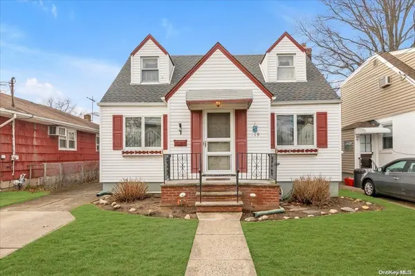 119 Goldenrod AVE, Franklin Square, NY 11010
