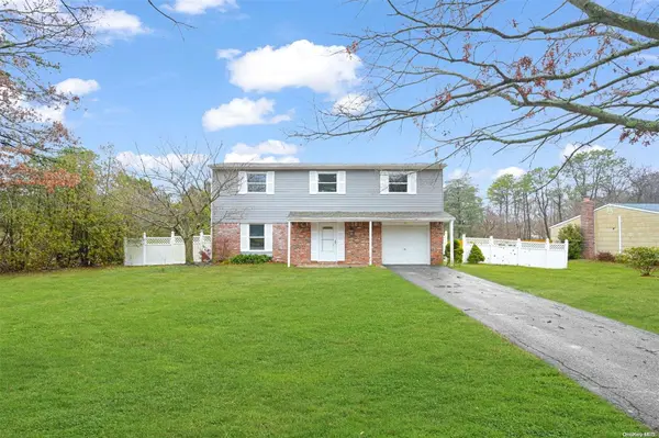 30 Walnut ST, Coram, NY 11727