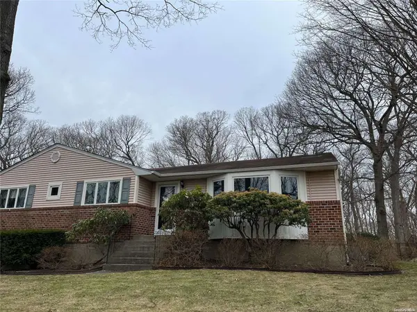 3 Josephine LN, Northport, NY 11768