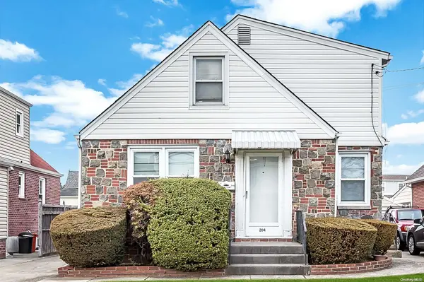 204 Raff AVE, Mineola, NY 11501