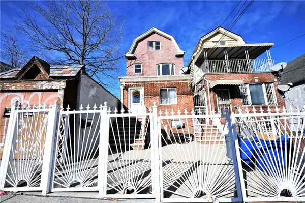 106-11 32 AVE, East Elmhurst, NY 11369