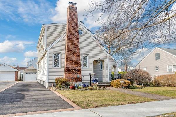 133 Latham RD, Mineola, NY 11501