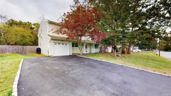 32 Parkridge CIR, Port Jefferson Station, NY 11776