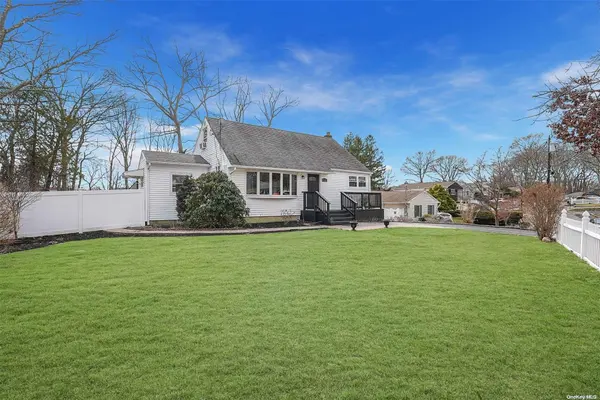460 Ontario ST, Ronkonkoma, NY 11779