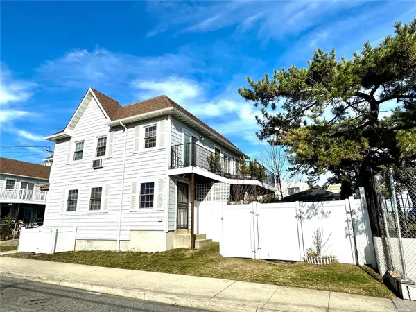 118 Beach 60 St #101, Arverne, NY 11692